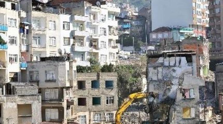 Tabakhane&rsquo;de Yıkımlar S&uuml;r&uuml;yor