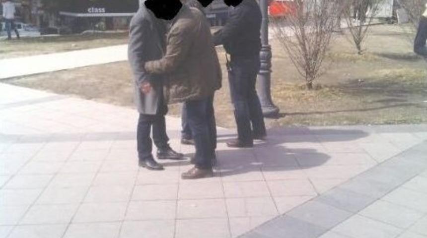 Erzurum&rsquo;da Kitap Hırsızlığı Yapan 2 Kişi Yakalandı