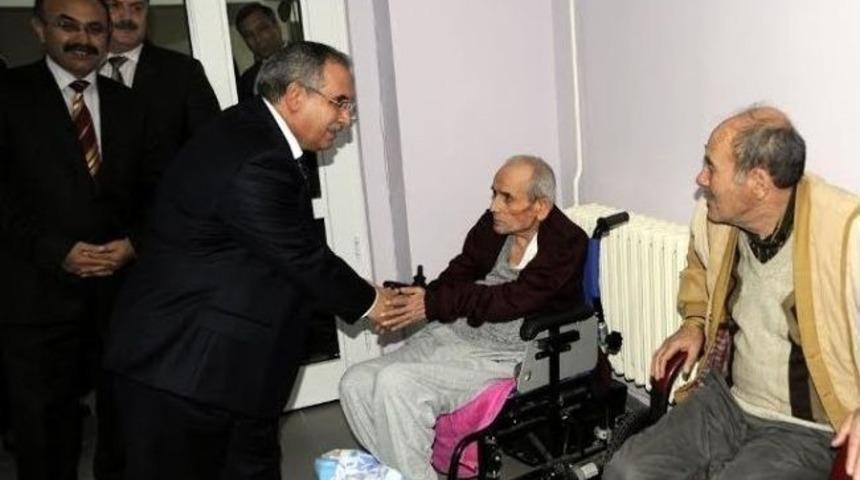 Vali Nayir Huzurevini Ziyaret Etti