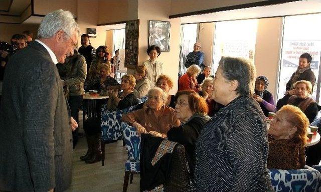 100+ Yaş Kul&uuml;b&uuml; Yaşlılara Saygı Haftası nda 1. Yaşını Kutladı 1