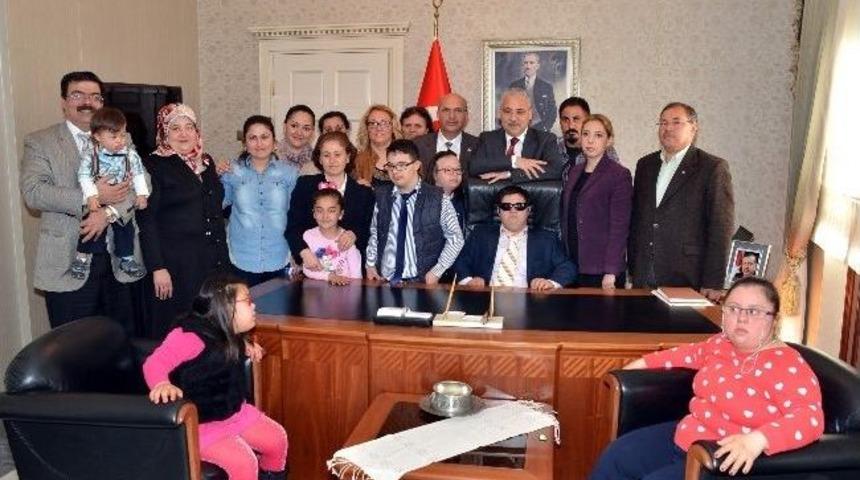 Down Sendromlu Aileler Bir Araya Geldi
