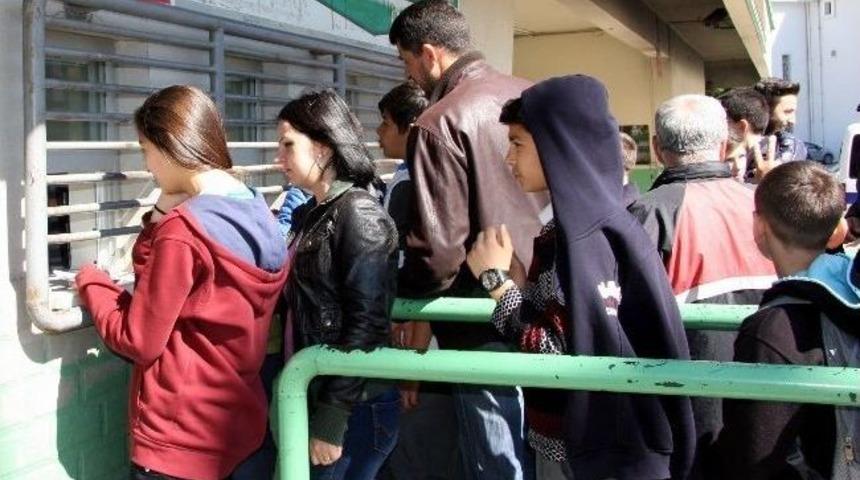 25 Bin Bilet Bir Saatte T&uuml;kendi