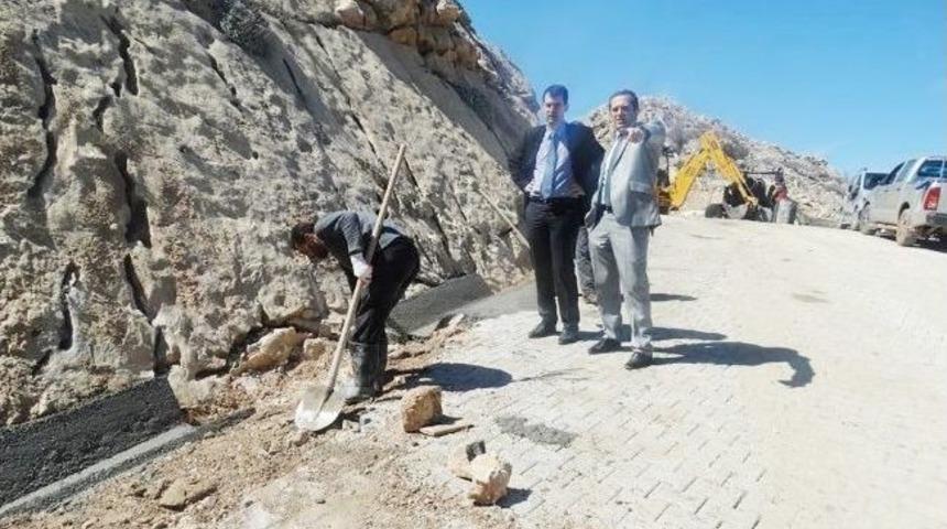 Kaymakam Sarı K&ouml;y Yollarını Ve Okulları İnceledi