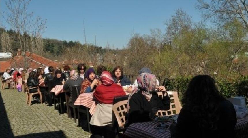 Nil&uuml;ferli Kadınlar Kahvaltıda Buluştu