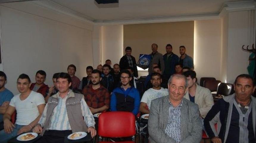 Lapseki Spor Y&ouml;netiminden Sportif Direkt&ouml;r Hakan &Ccedil;imen&rsquo;e Plaket