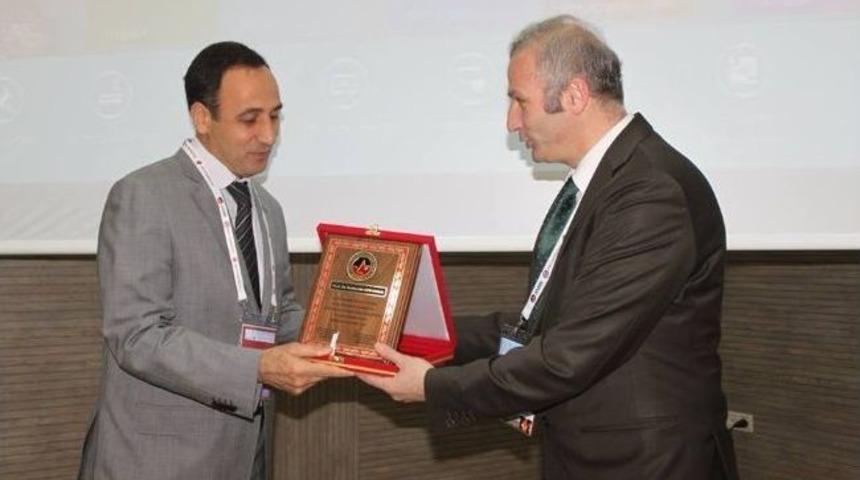 14'&uuml;nc&uuml; Acil Tıp Sempozyumu Fırat &Uuml;niversitesinde Yapıldı