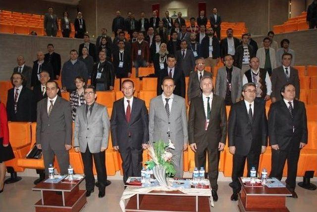 14 &uuml;nc&uuml; Acil Tıp Sempozyumu Fırat &Uuml;niversitesinde Yapıldı 1