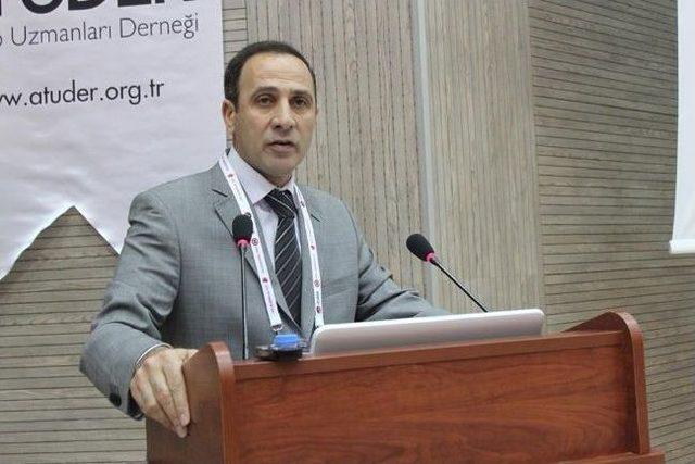 14 &uuml;nc&uuml; Acil Tıp Sempozyumu Fırat &Uuml;niversitesinde Yapıldı 2