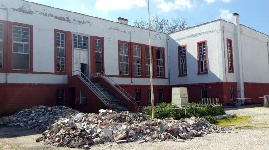 Tarihi Okul Restore Ediliyor