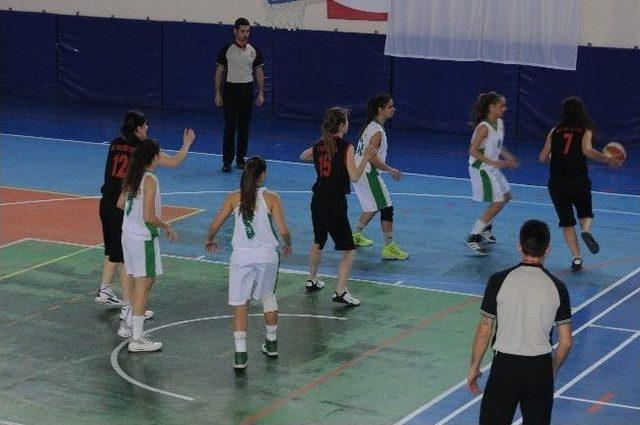 Üniversiteside Ünilig Basketbol Maçı