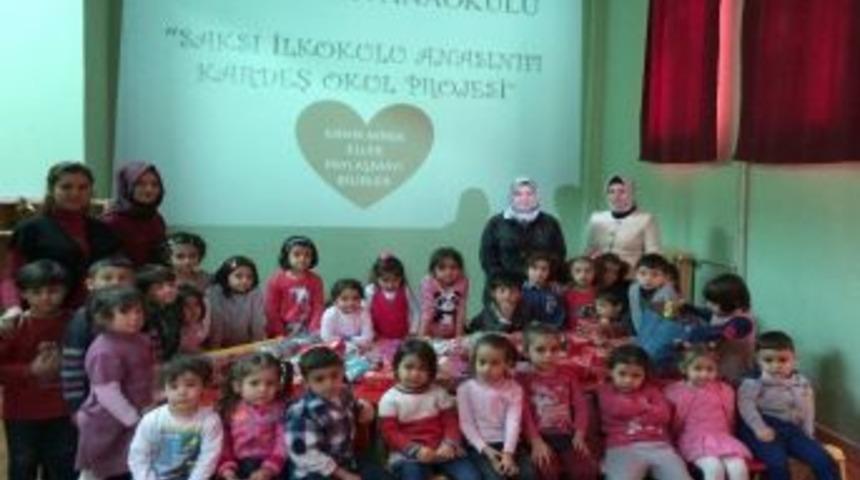 Pasinler&rsquo;de Minik Eller Paylaşmayı Bildiler