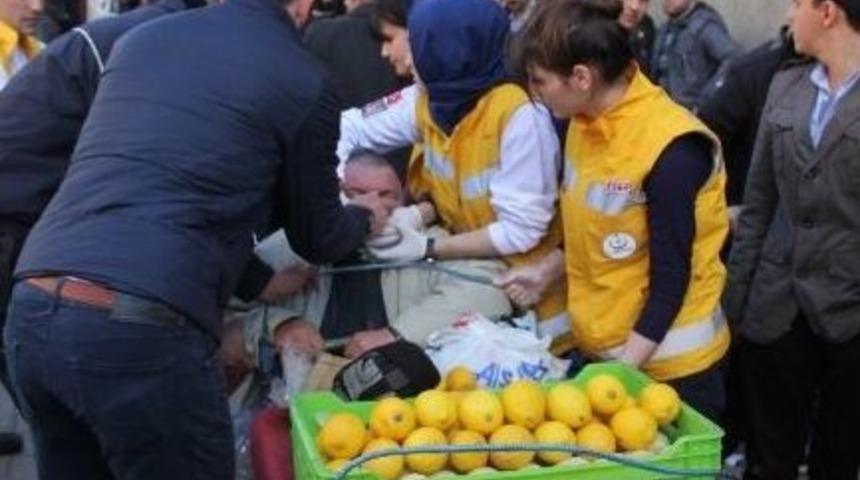 Cami &Ouml;n&uuml;nde Bakan Ala&rsquo;yı Bekleyen Limon Satıcısı Sara Krizi Ge&ccedil;irdi