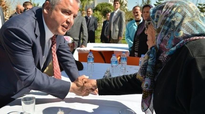 Başkan B&ouml;cek, Yaşlılarla Kahvaltıda Buluştu