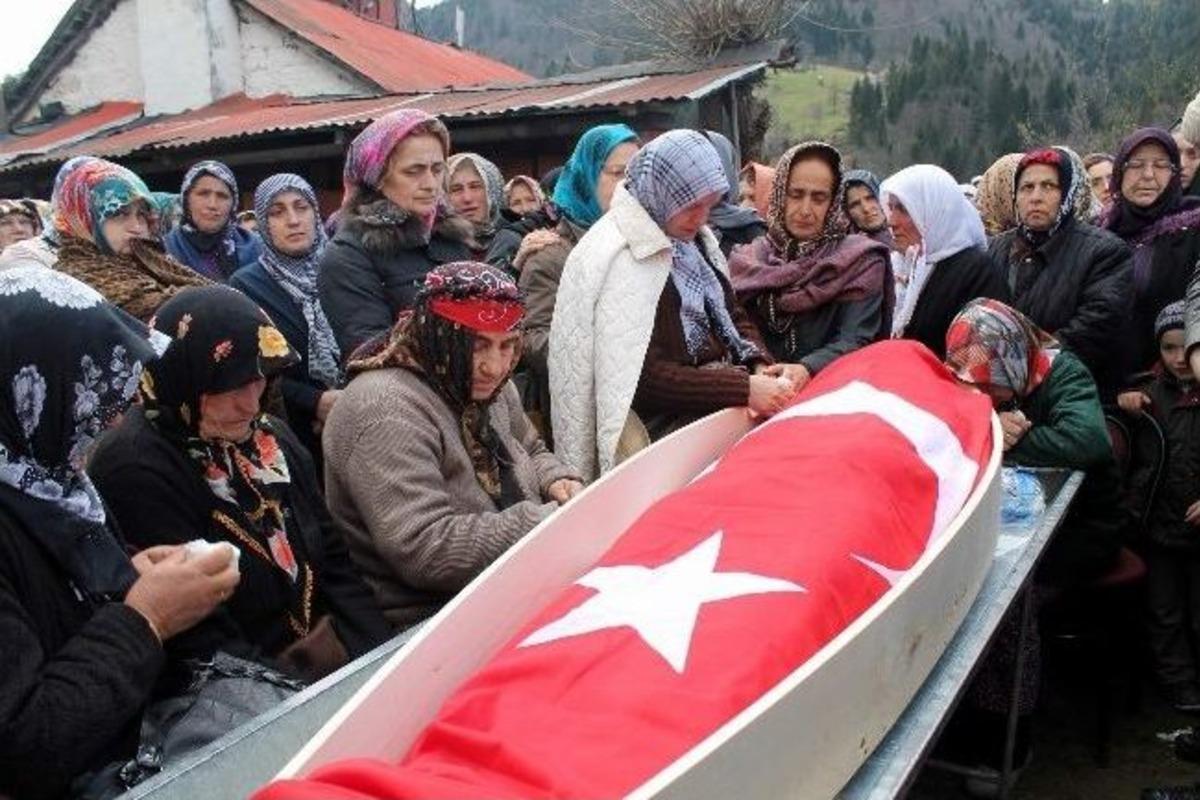 Kars'ta T&uuml;ik B&uuml;rosuna Saldırı