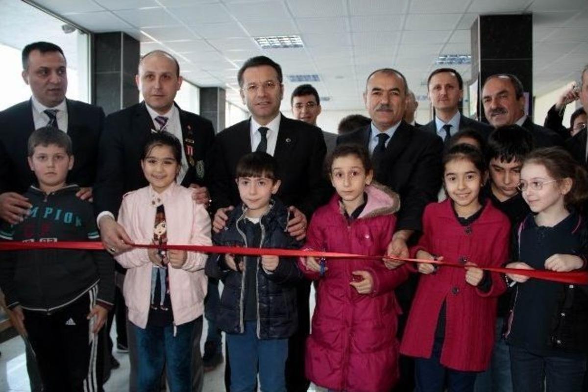&ldquo;&ccedil;anakkale Ge&ccedil;ilmez&rdquo; Temalı Resim Sergisi