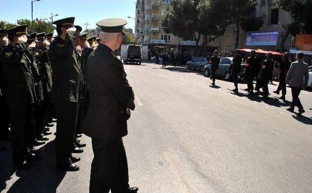 Emekli Binbaşı Türköz Son Yolculuğuna Askeri Törenle Uğurlandı