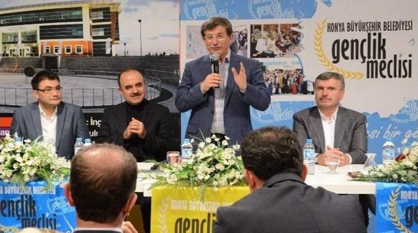 Bakan Davutoğlu Gen&ccedil;lerle Buluştu