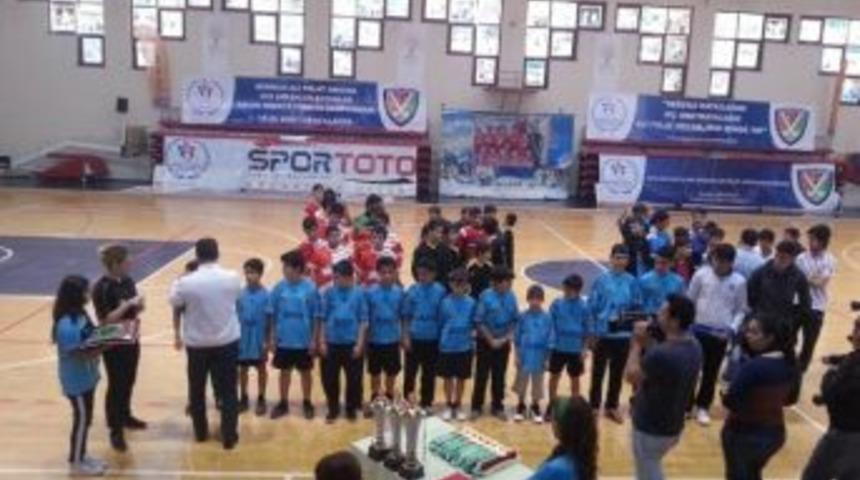 Malatyalı Hokeyciler Kupa İle D&ouml;nd&uuml;