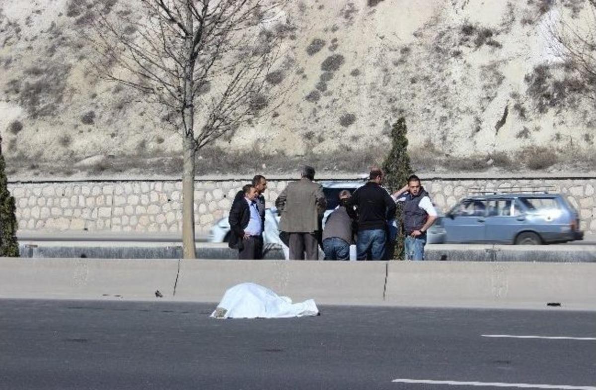 Otomobilin &Ccedil;arptığı &Ccedil;ift Hayatını Kaybetti