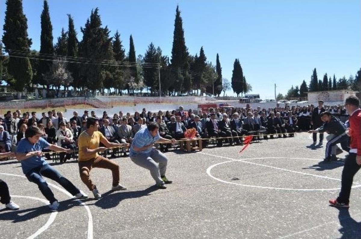 Demirci&rsquo;de Nevruz Kutlandı