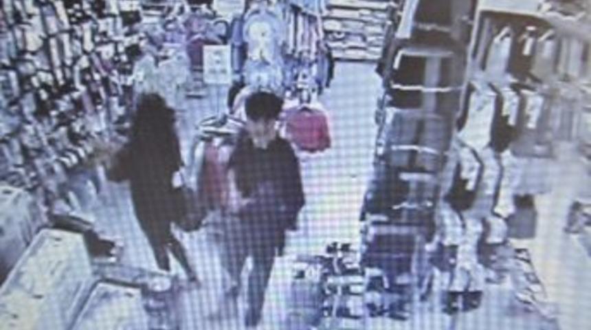 Hırsızlık Zanlıları G&uuml;venlik Kamerasında