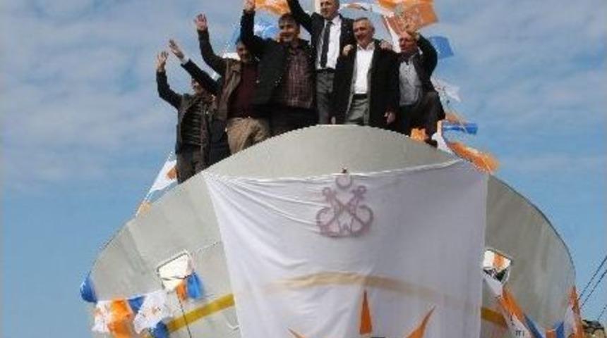 Başbakan&rsquo;ın Mitingine Se&ccedil;menleri Denizden Taşıdılar