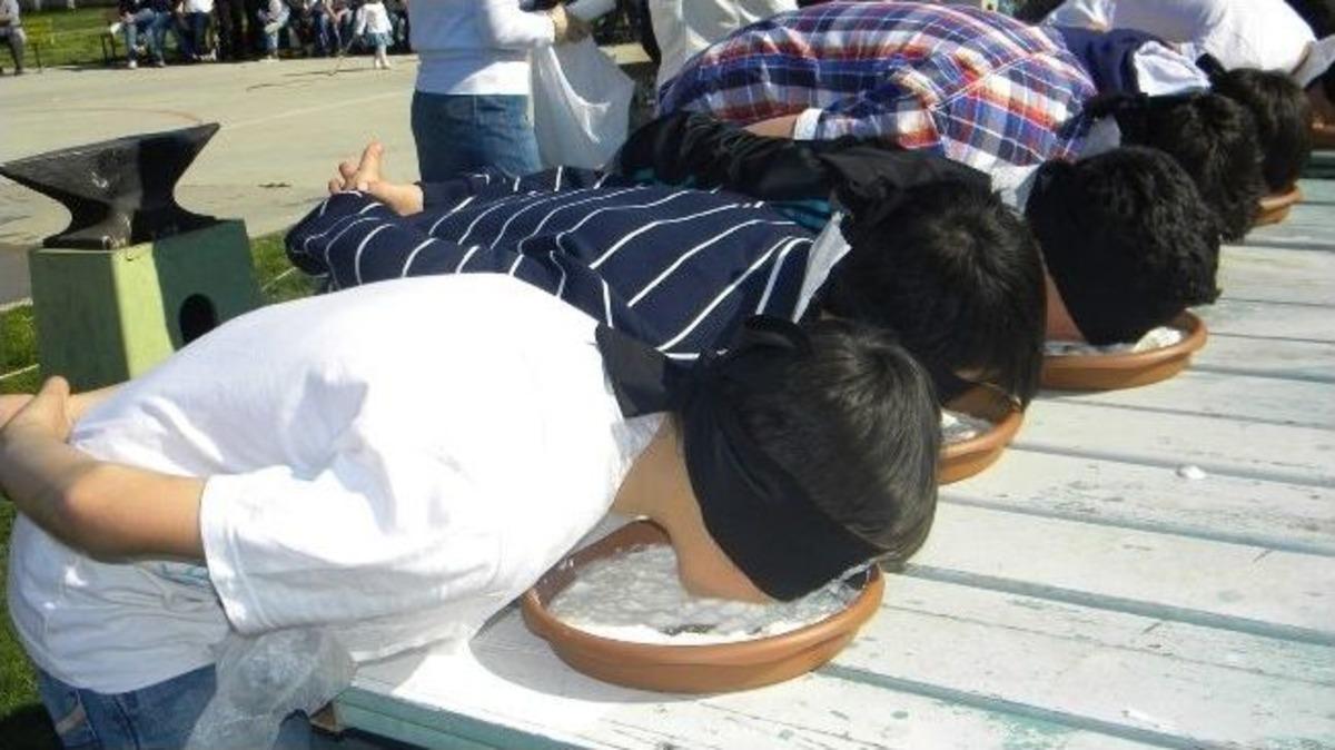 &Ouml;ğrencilerin Nevruz Kutlamaları Herkesi G&uuml;ld&uuml;rd&uuml;