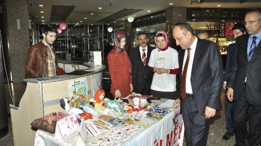 Tahsin Babaş, L&ouml;sev Standını Ziyaret Etti