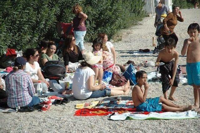 Nevruzu Ateş Yakarak Değil, Denize Girerek Kutladılar