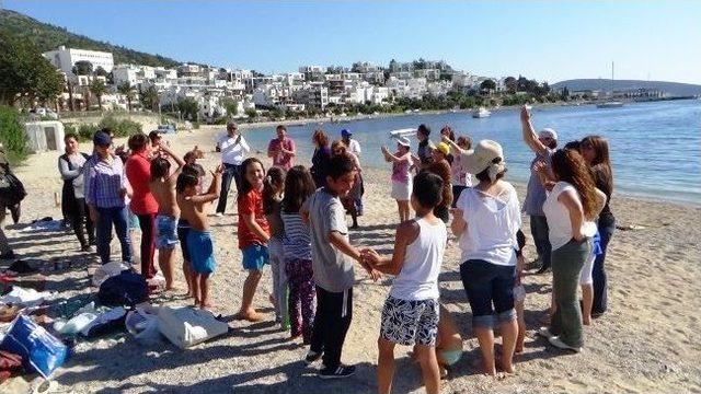 Nevruzu Ateş Yakarak Değil, Denize Girerek Kutladılar