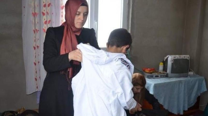 &Ouml;zalp Kaymakamlığı&rsquo;ndan Seleş Ailesine Yardım Eli