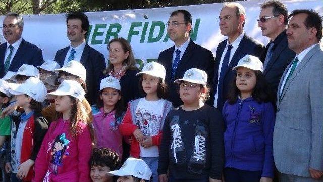 İzmir’de 5 Bin Fidan Dikildi