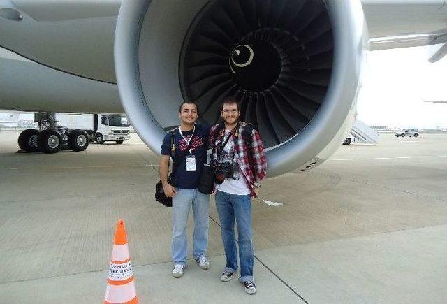 Bin &Uuml;zerinde U&ccedil;ağın Resmini &Ccedil;ekti 1