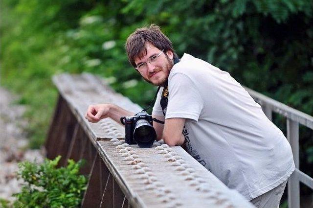 Bin &Uuml;zerinde U&ccedil;ağın Resmini &Ccedil;ekti 2