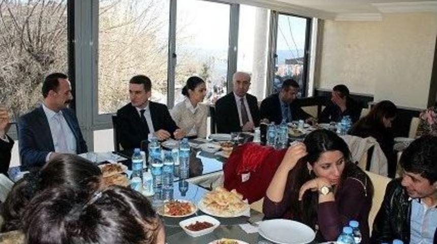 &Ouml;ğrencilere Moral Yemeği