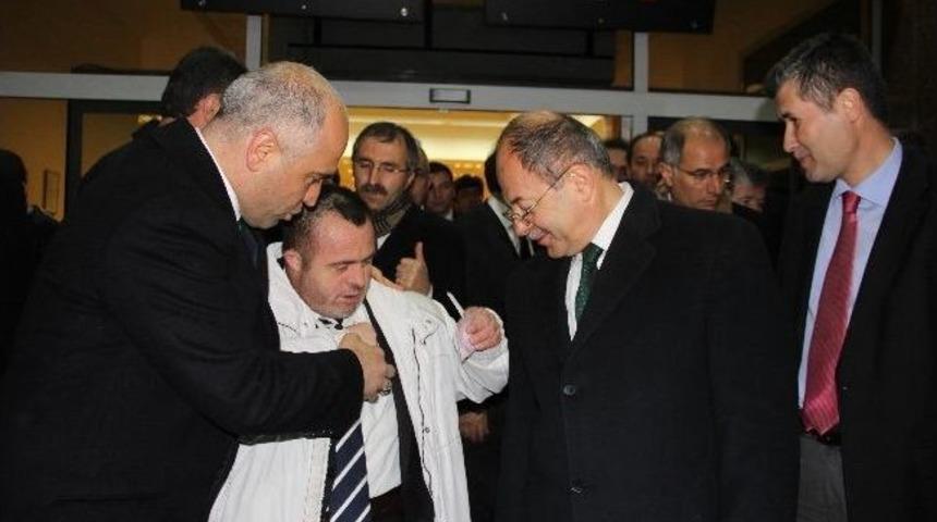 Başbakan&rsquo;dan Erzurum&rsquo;un Renkli Siması &ldquo;beleş Mehmet&rdquo;e 200 Tl Har&ccedil;lık