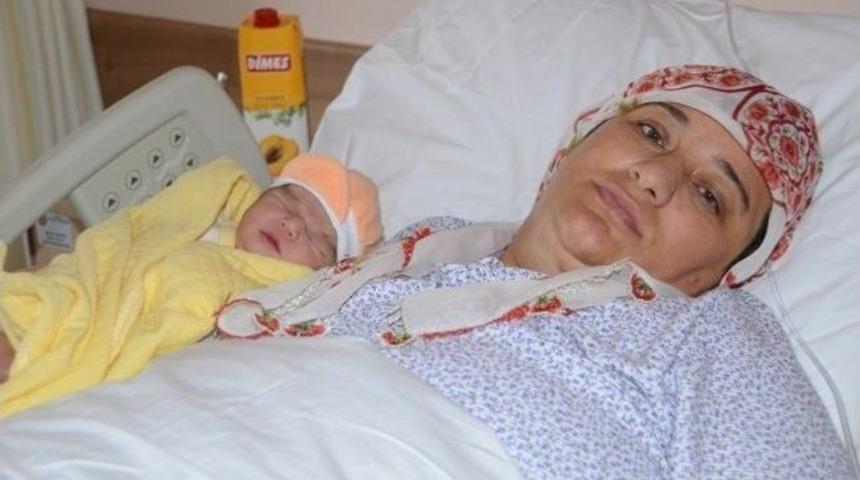 19 Yıl Sonra Anne Oldu