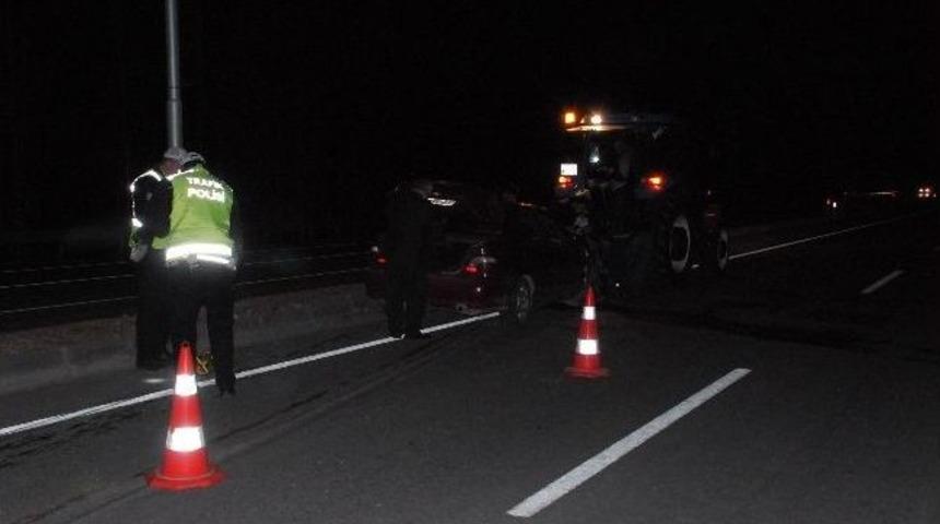 İki Otomobil &Ccedil;apıştı: 6 Yaralı