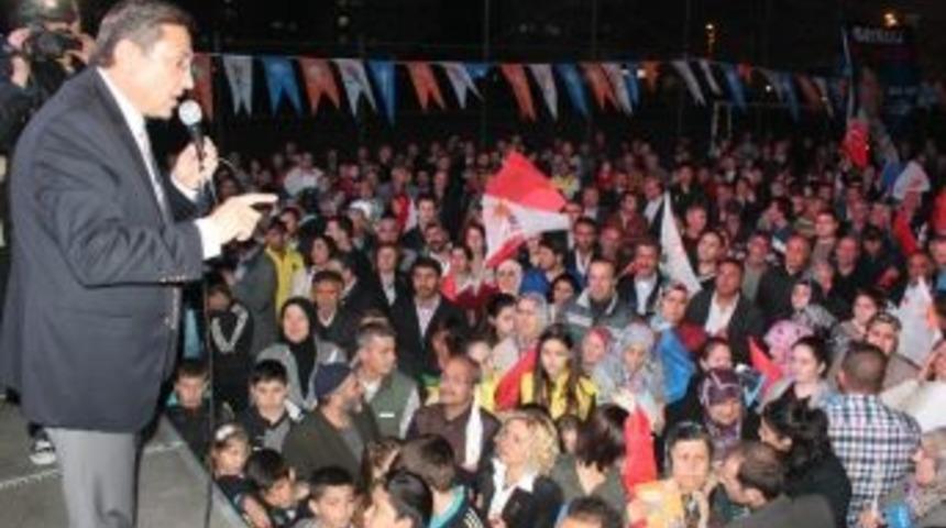 Ak Partili Sarı'dan Bayraklı'da G&ouml;vde G&ouml;sterisi