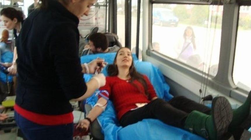 Adnan Menderes &Uuml;niversitesi&rsquo;nde &Ouml;ğrenciler Kan Bağışladı