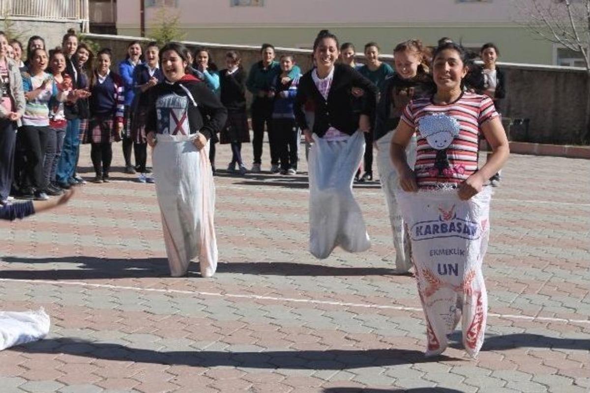 Nevruz Akdağmadeni Kız Meslek Lisesinde Coşkuyla Kutlandı