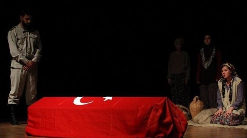 &Ccedil;anakkale Ruhu Gen&ccedil; Y&uuml;reklerde Yaşıyor