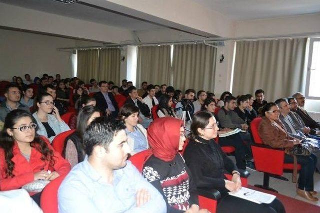 İnsan Hakları Ve Hukuk Devleti Konulu Konferans Verildi