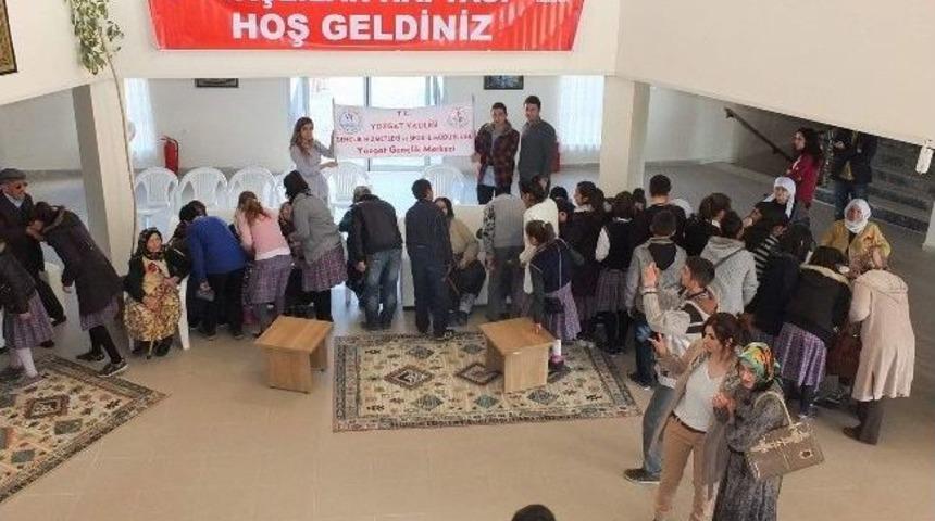 Yozgat Gen&ccedil;lik Merkezinden Huzur Evine Ziyaret