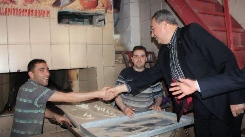 Belediye Başkanı &Uuml;nver Esnaf Ziyaretlerini S&uuml;rd&uuml;r&uuml;yor
