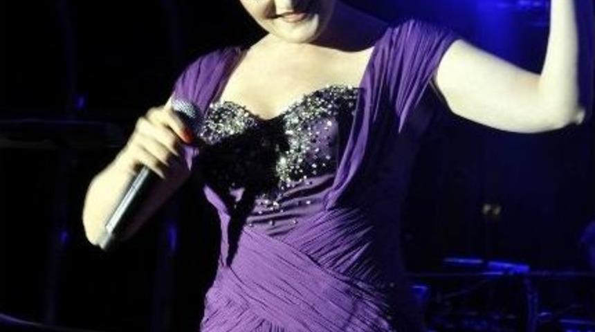 Candan Er&ccedil;etin Kayseri'de