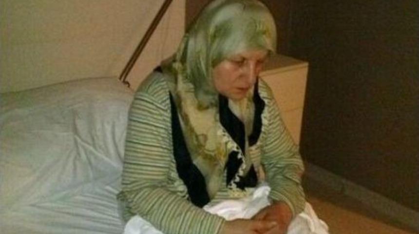 Fedekar Anne Profes&ouml;r Oğluna B&ouml;breğini Verdi