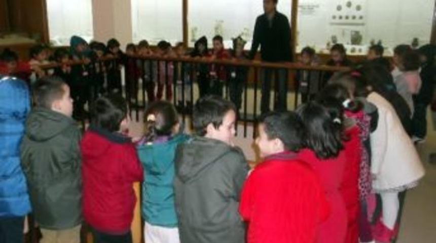 Minikler Müzeyi Gezdi