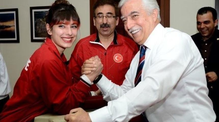 Zihni Aldırmaz’dan Amatör Spora Destek Sürüyor