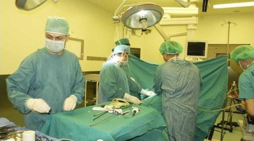 Ünlü Bilim Adamı Macchıarını, Nefes Borusu Ameliyatı İçin Bursa'da